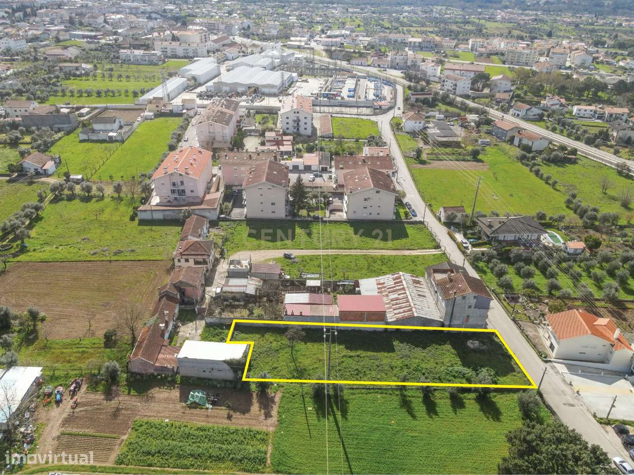 Terreno para construção - Próximo do centro da vila - Grande imagem: 4/8