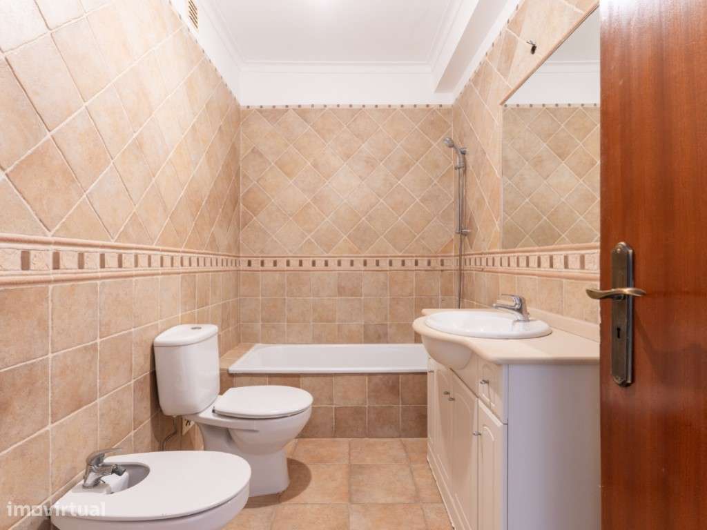 T3 remodelado e com grande arrecadação - Quinta da Fidalga, Agualva-20