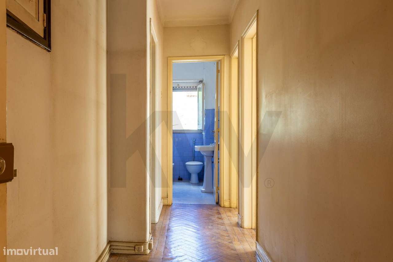 Moradia isolada para (sonhar e) remodelar | 300m2 área | Jardim à volt-6