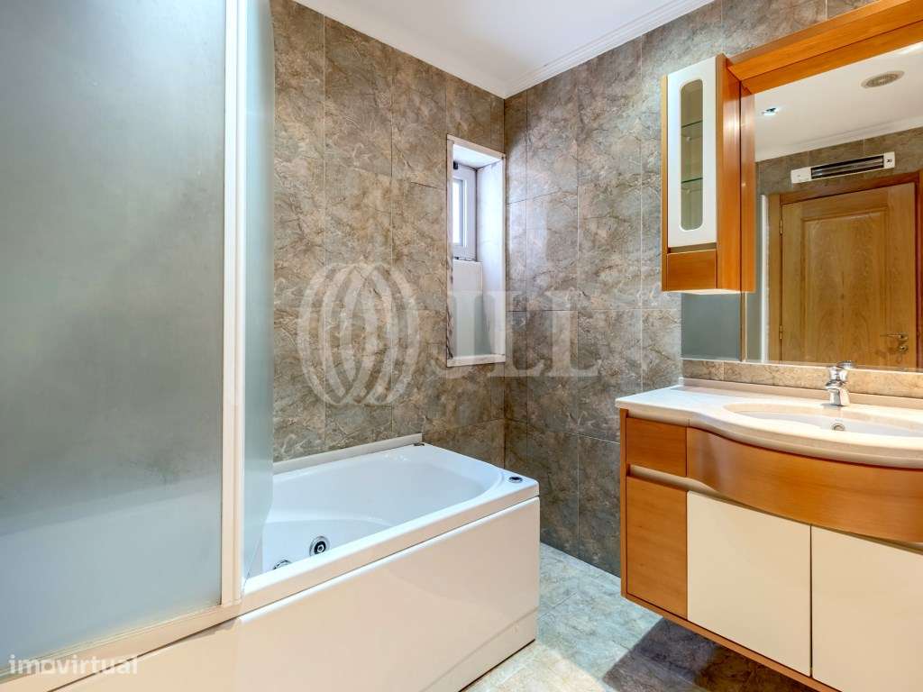 Apartamento T4, com terraço e estacionamento, em Lisboa-18
