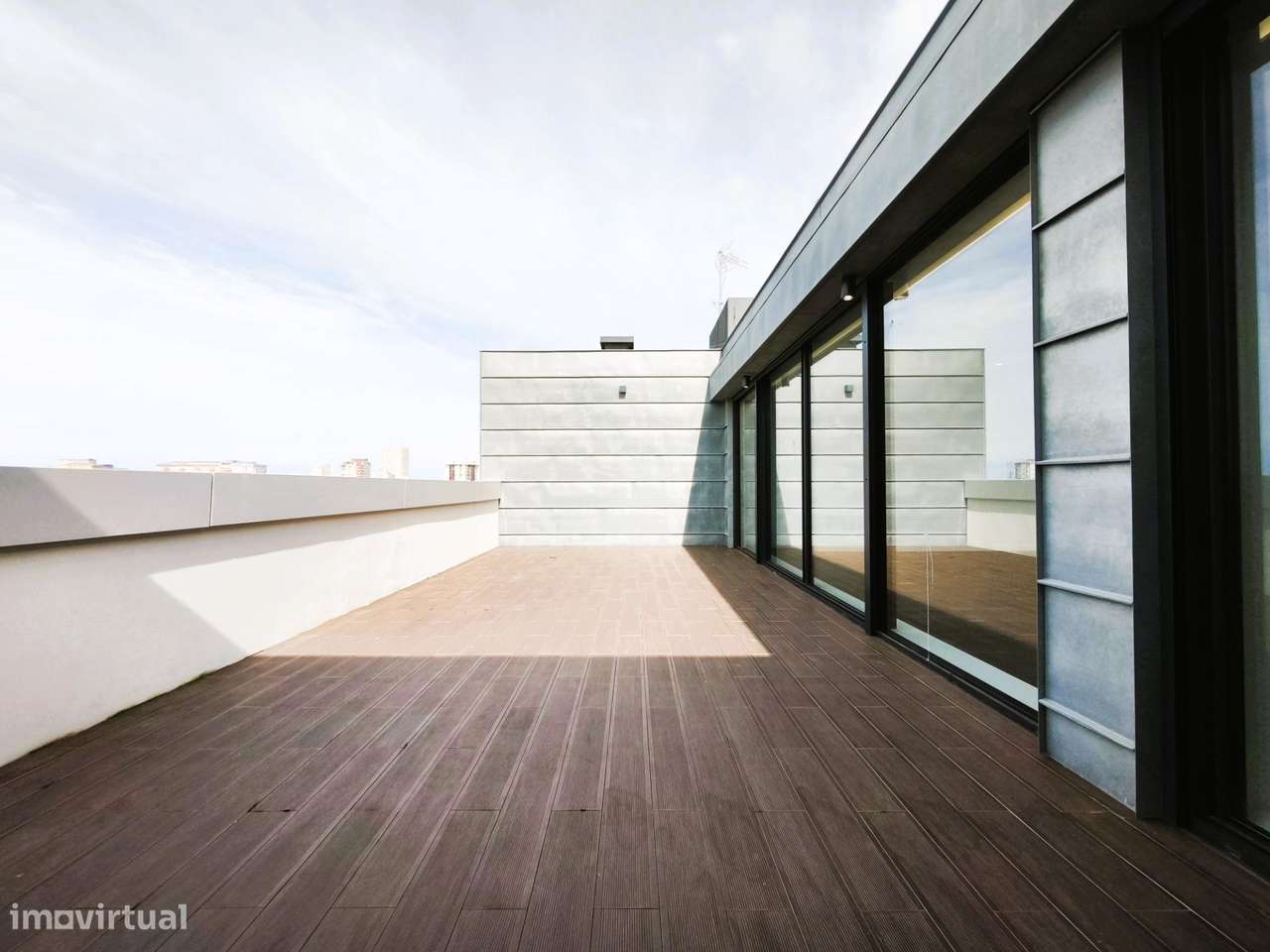 Apartamento T4 Novo (com Terraço e Centro Cidade)-39