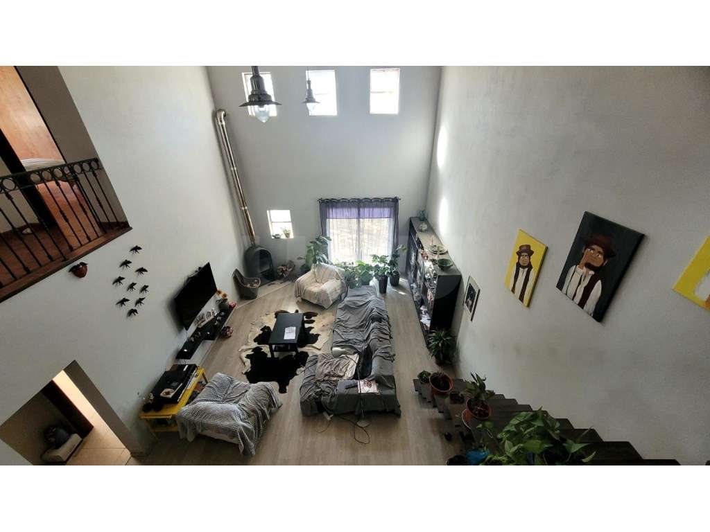 Armazém utilizado como Habitação com excelente área exterior - Grande imagem: 2/23