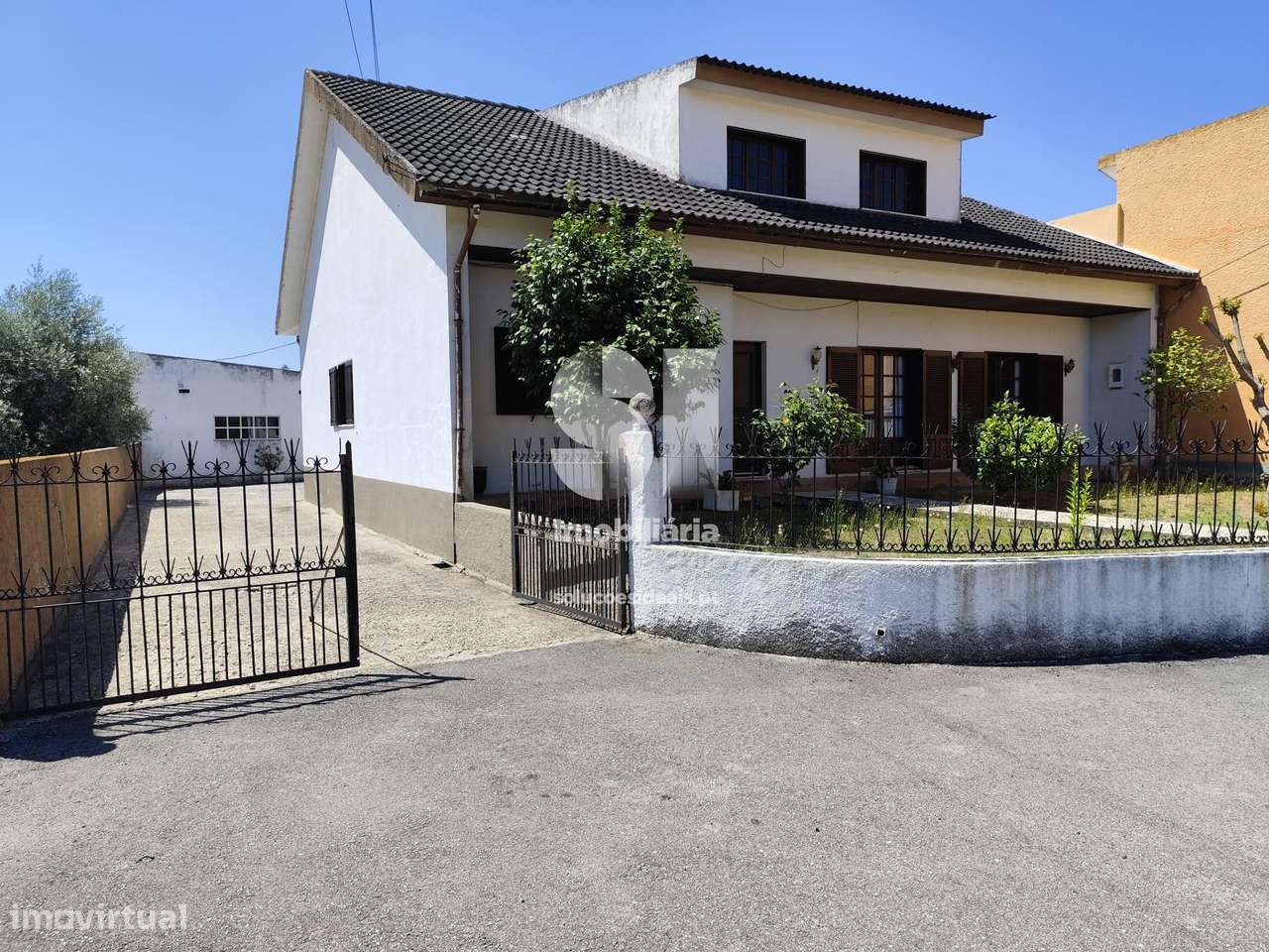 Moradia 3 fracções + Arm e terreno - Grande imagem: 1/30