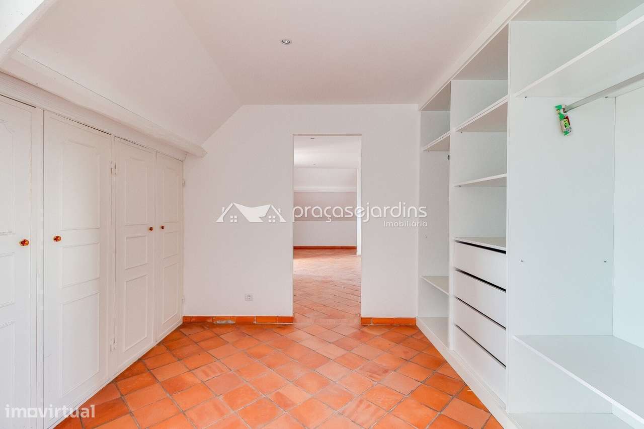 Moradia senhorial + 3 habitações em lote de 1.010 m² – luxo e priva... - Grande imagem: 4/58