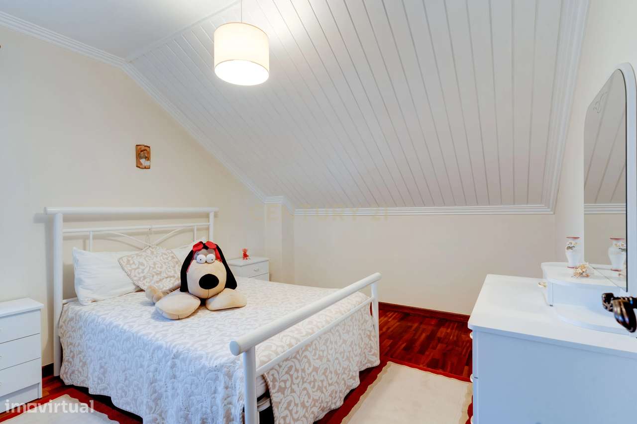 Moradia com um belissimo espaço exterior e praia privada!-18