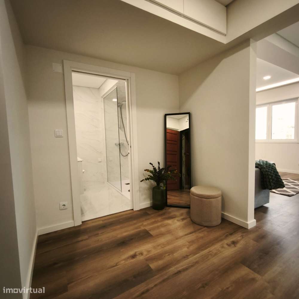 Apartamento T3 de Luxo e Modernidade no Coração de Benfica com Vista p-13