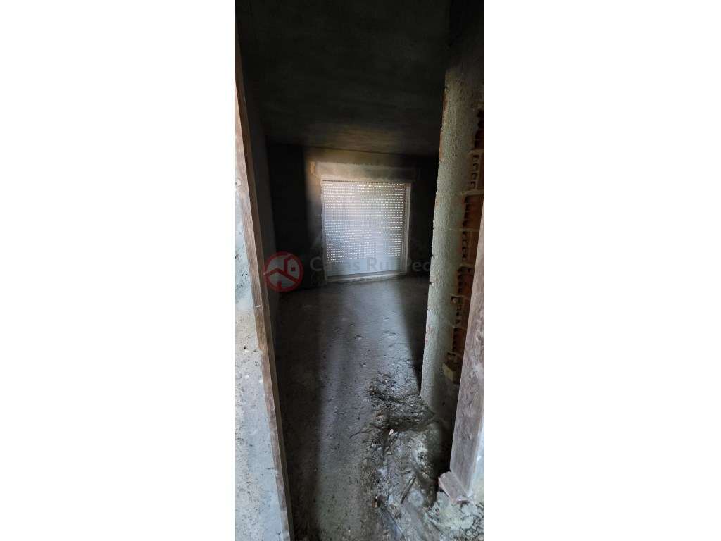Terreno urbano com 1214m², com moradia edificada.-21