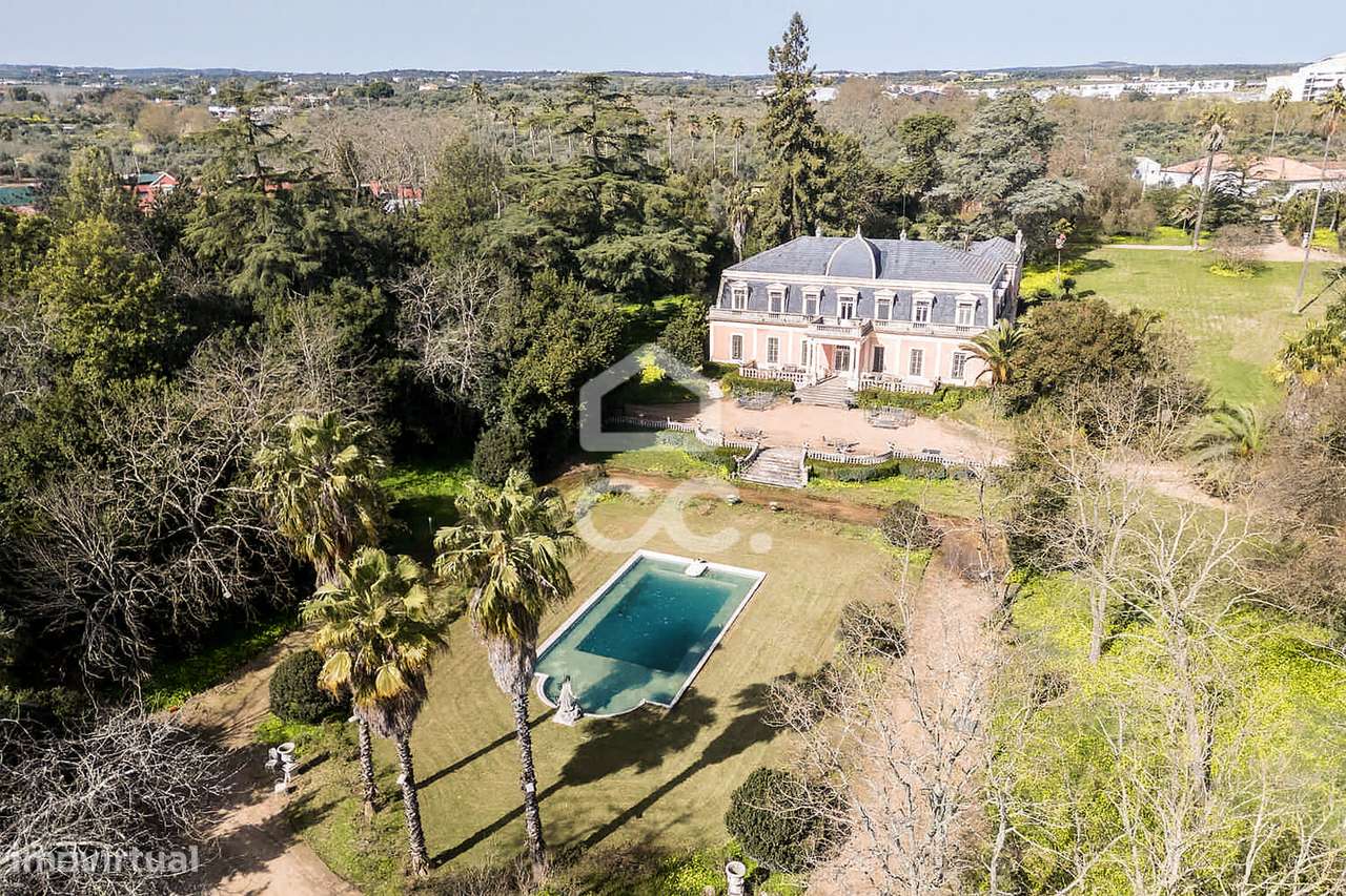 Palacete de inspiração neoclássica francesa com jardim botânico de Jea-5