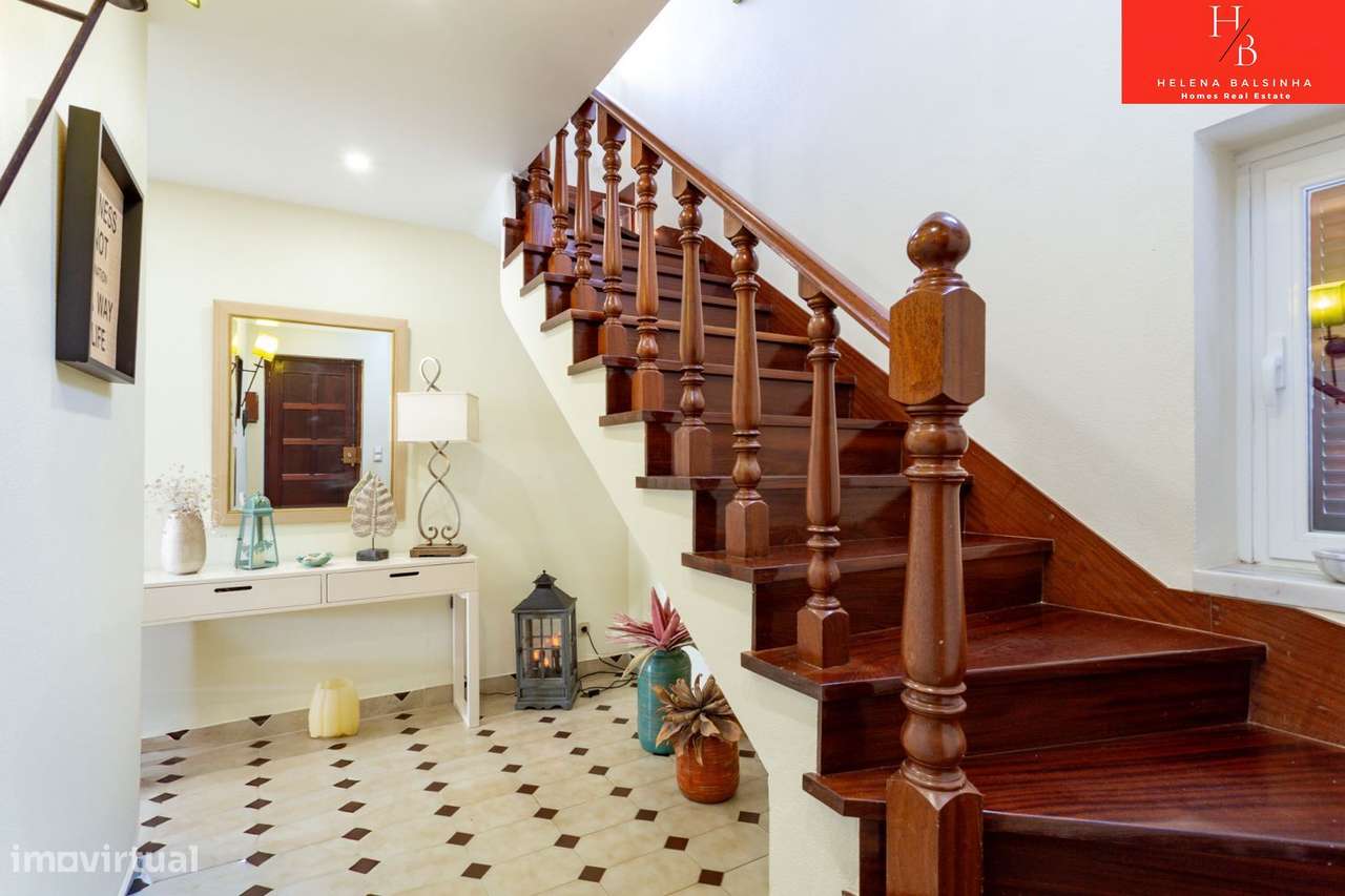 Bonita moradia V6, situada nos Casais de São Lourenço, junto à pra-31