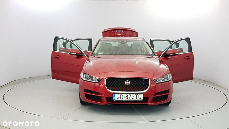 Jaguar XE 2.0 T Prestige - 10