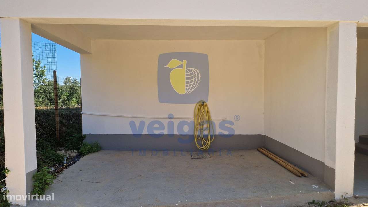 Moradia isolada T2 renovada, com terreno de 700m2 e garagem, em Vermoi-20