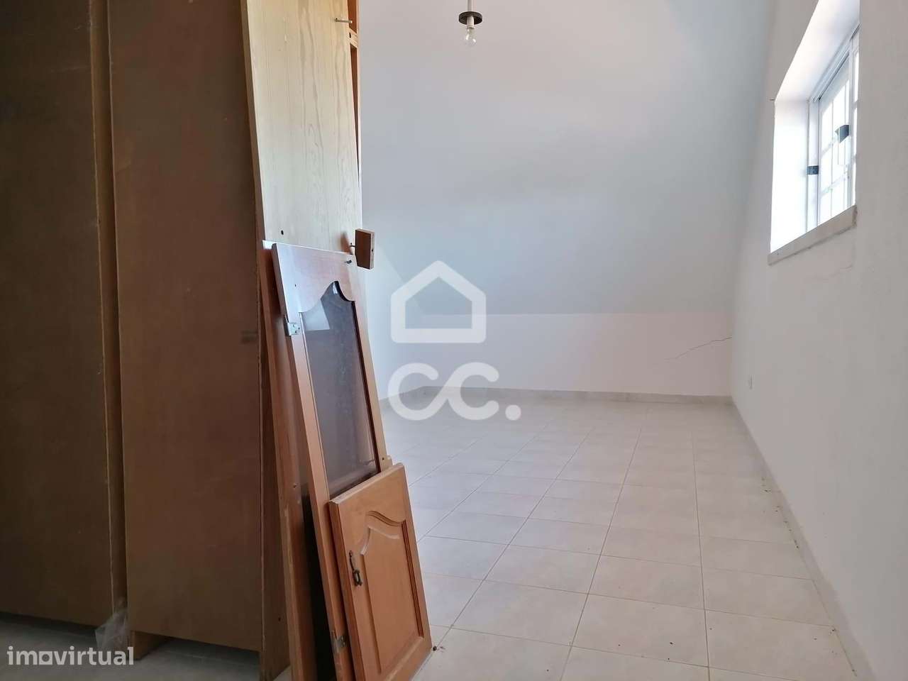 Moradia T5 em Vermelha – Cadaval, com Garagem, Adega e Terreno.-38