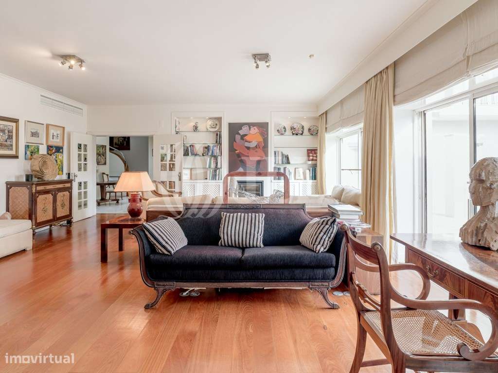 Moradia T6 com jardim e piscina, na Areia, em Cascais - Grande imagem: 4/36