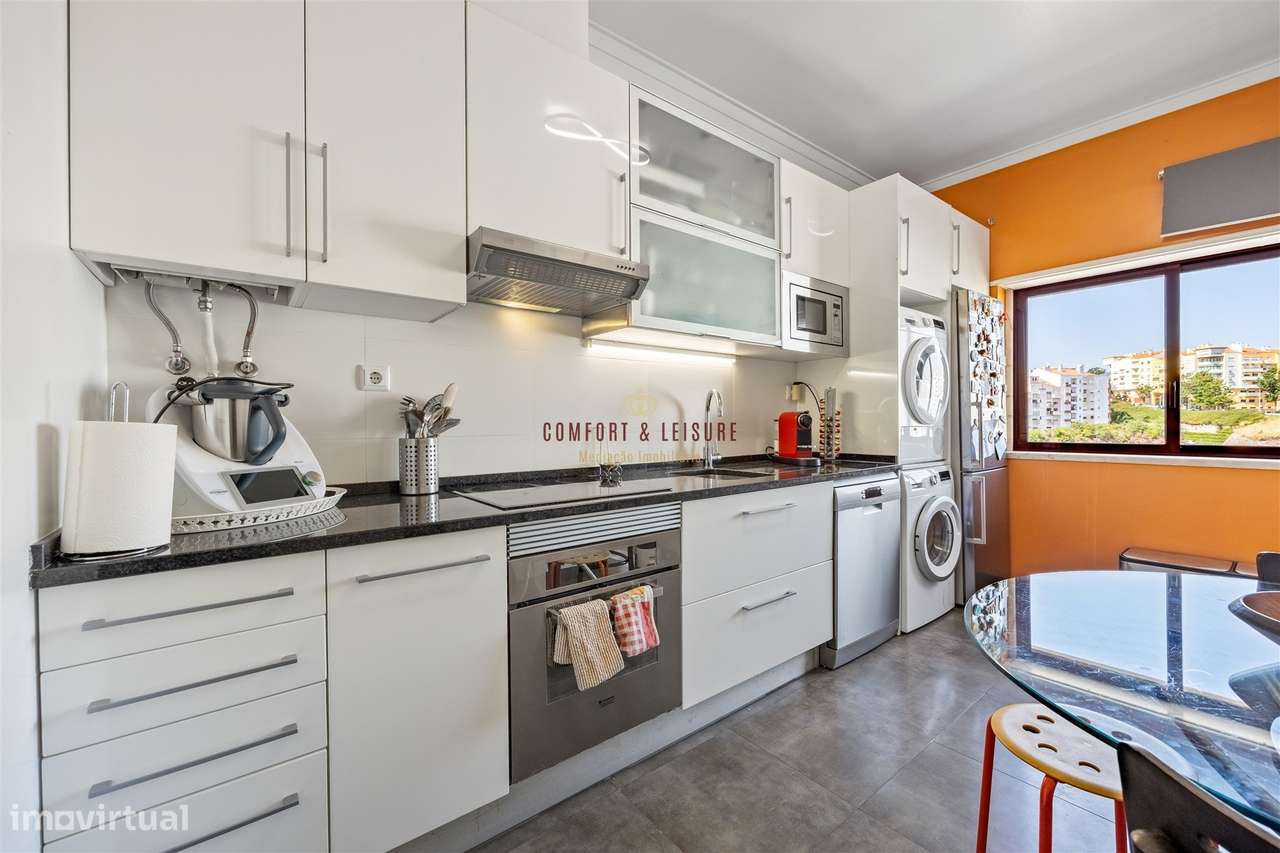 Apartamento com 4 quartos, 2 wc, parqueamento e arrecadação na Ramada,-8