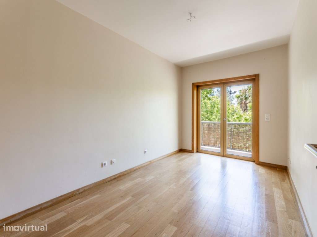 T3 com garagem e varanda com 23m2 - Colinas do Cruzeiro, Odivelas-17