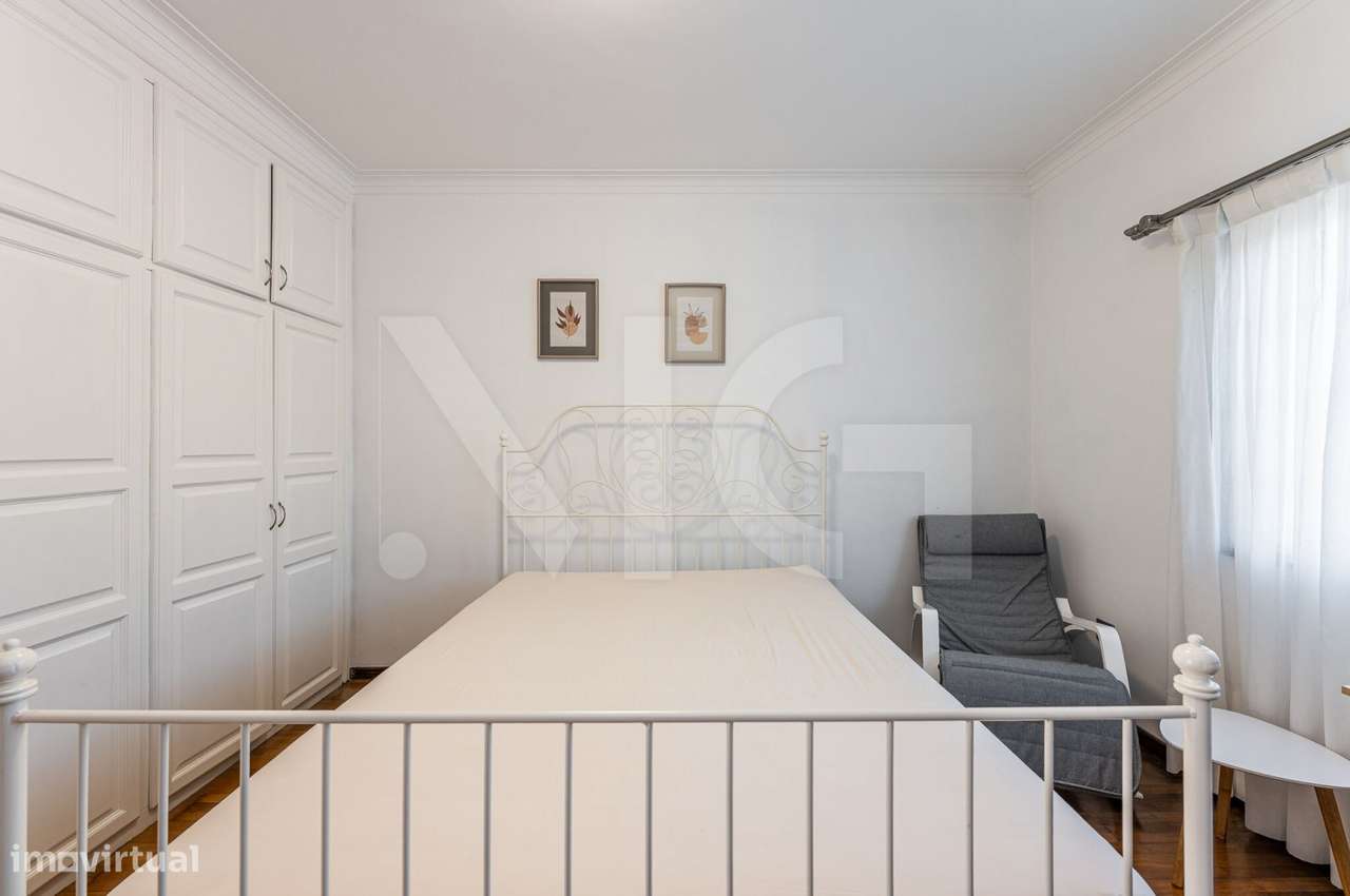 Moradia T4 com pátio, jardim e garagem em Covelas - Trofa-28