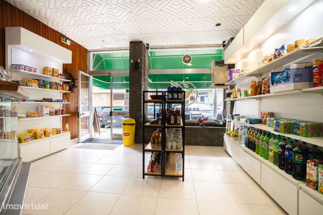 Investimento Garantido: Café/ Pastelaria em Plena Atividade em Paço de-7