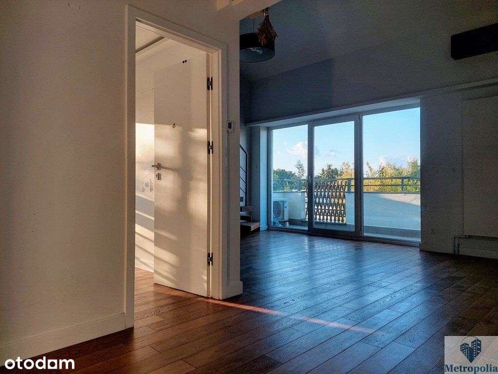 Nietuzinkowe lokum z antresolą i garderobą.-3