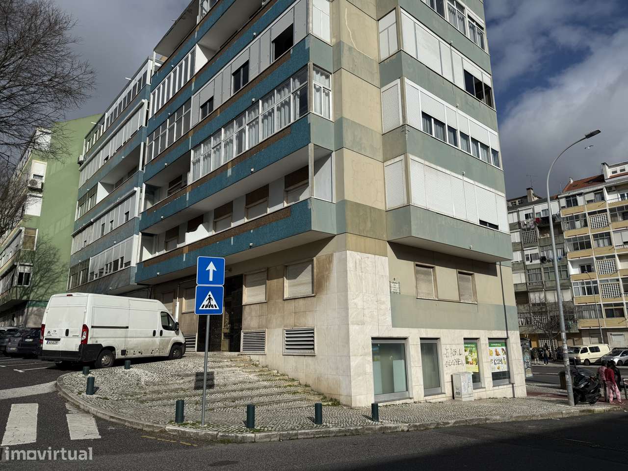 T3 na Damaia em frente à Estação - Grande imagem: 3/26