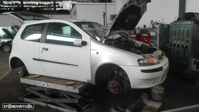 Fiat Punto 188 2000 1.2 8v usado para peças - 2