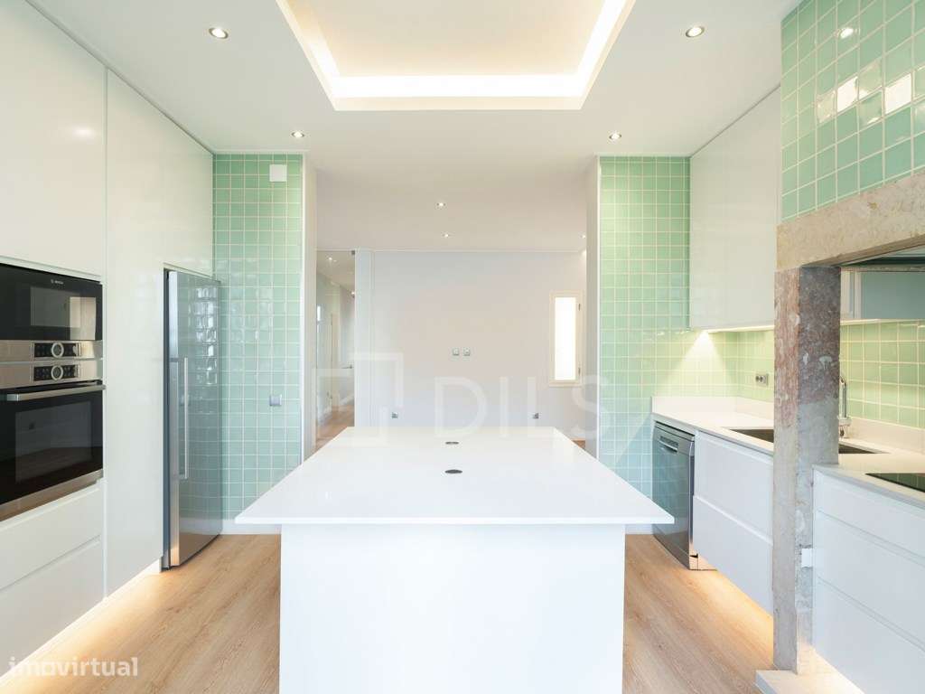 Apartamento T4 renovado nas Avenidas Novas em Lisboa com varanda - Grande imagem: 4/24