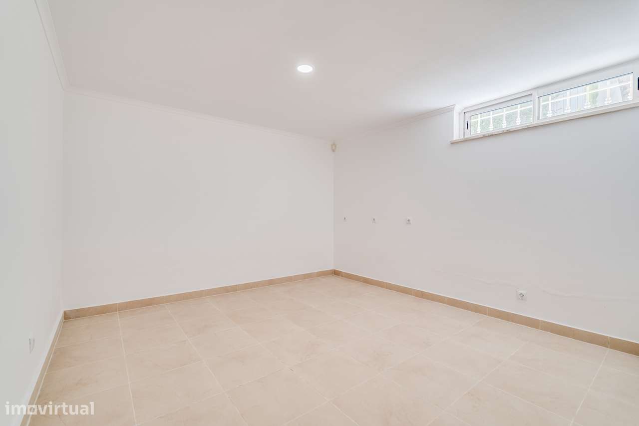 Moradia Isolada T4+2 com Piscina Privada-31
