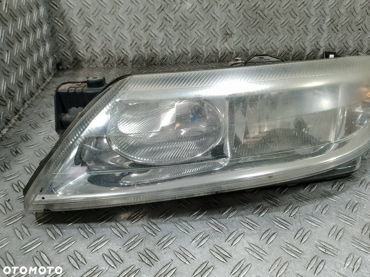 LAMPA LEWA PRZÓD RENAULT LAGUNA II 8200002845 - 8