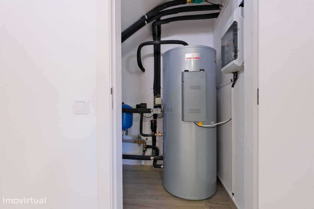 Moradia T4 de luxo em Condomínio Privado com Piscina e Jardim em São P-35