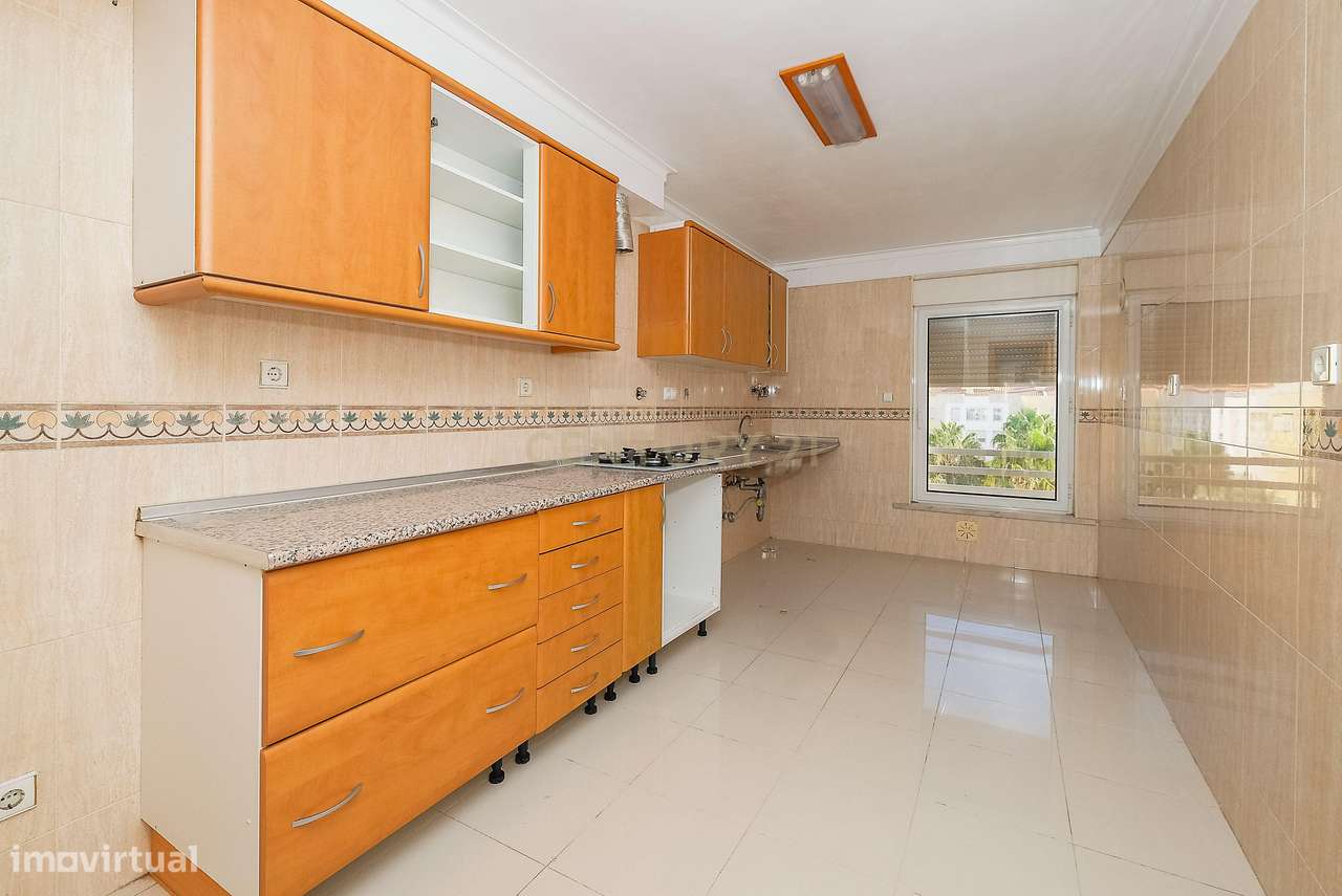 Apartamento T3 luminoso na Parede com varandas, garagem e arrecadação-16