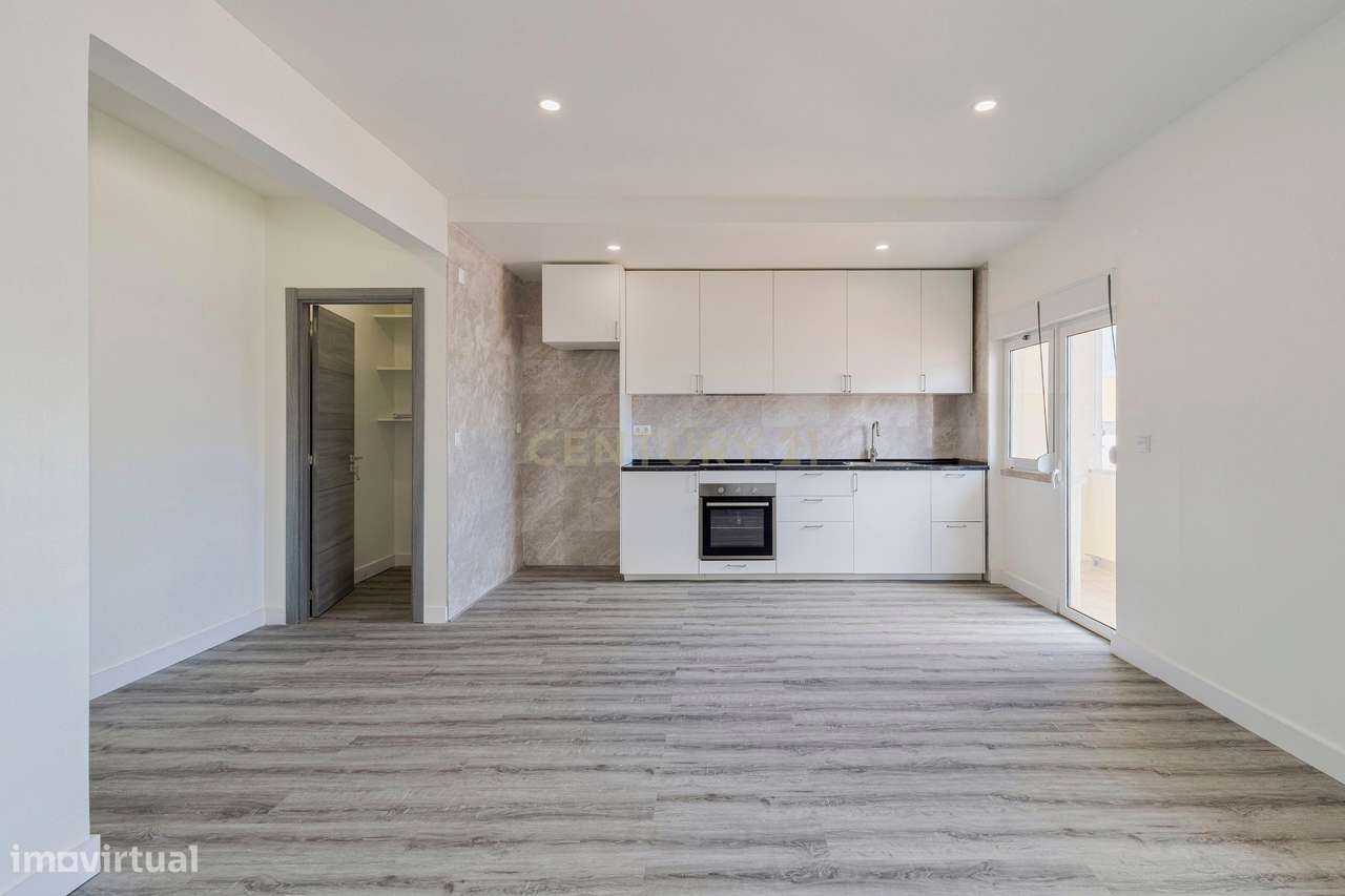 T2 (transformado em T3 ) Remodelado na Cova da Piedade, Almada - Grande imagem: 4/25