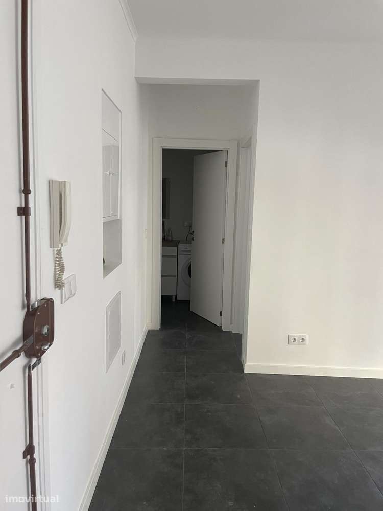 T1 luminoso em Arroios prédio com elevador-14