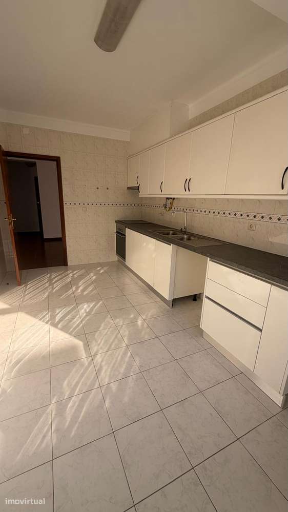 Apartamento T2 com garagem