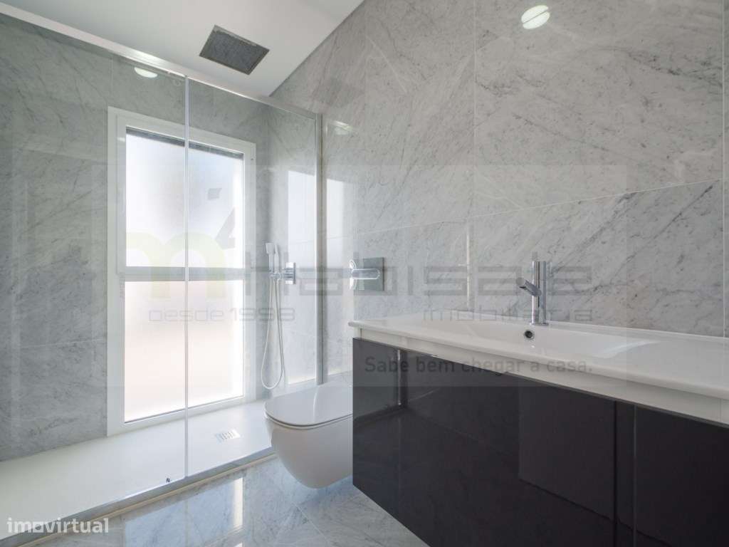 Moradia T3, situada em Areia Cascais, a curta distância da praia do...-25