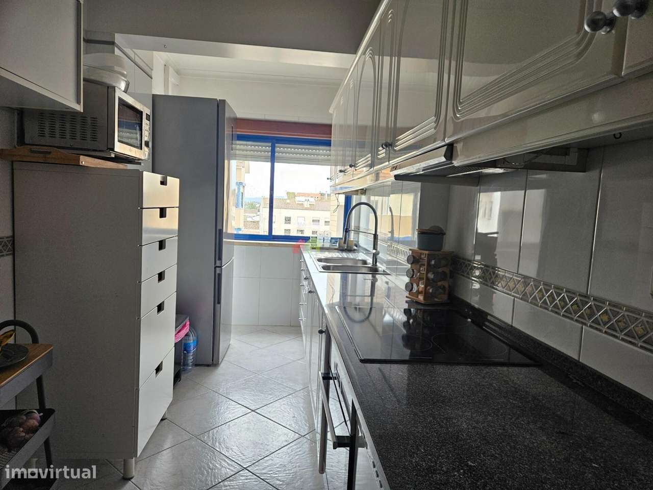 T4 Duplex com Terraço, parqueamento e Garagem Box - Grande imagem: 4/55