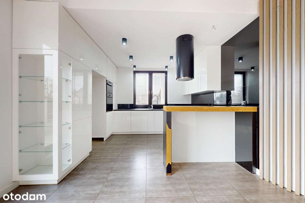 *Dom wolnostojący wykończony, wysoki standard*-2