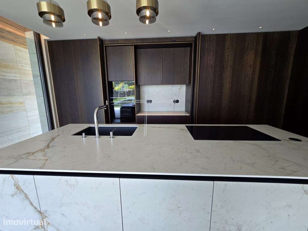 Moradia isolada T5, arquitetura contemporânea com piscina - Verdizela-24