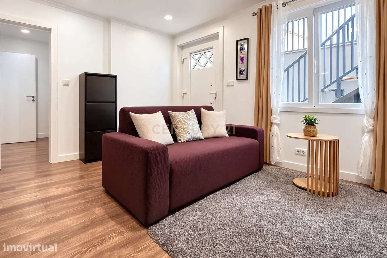 Moradia Moderna com Piscina + Apartamento Independente | Construção 20-51