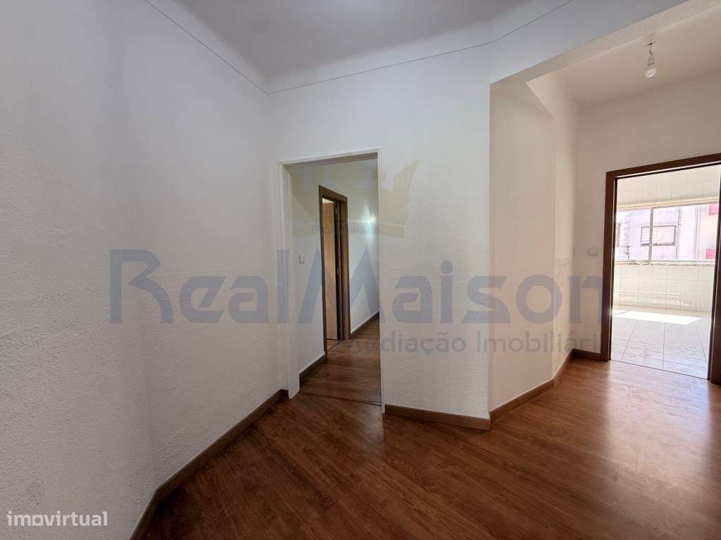Vende-se T4 em Mem Martins - 500m da Estação-6