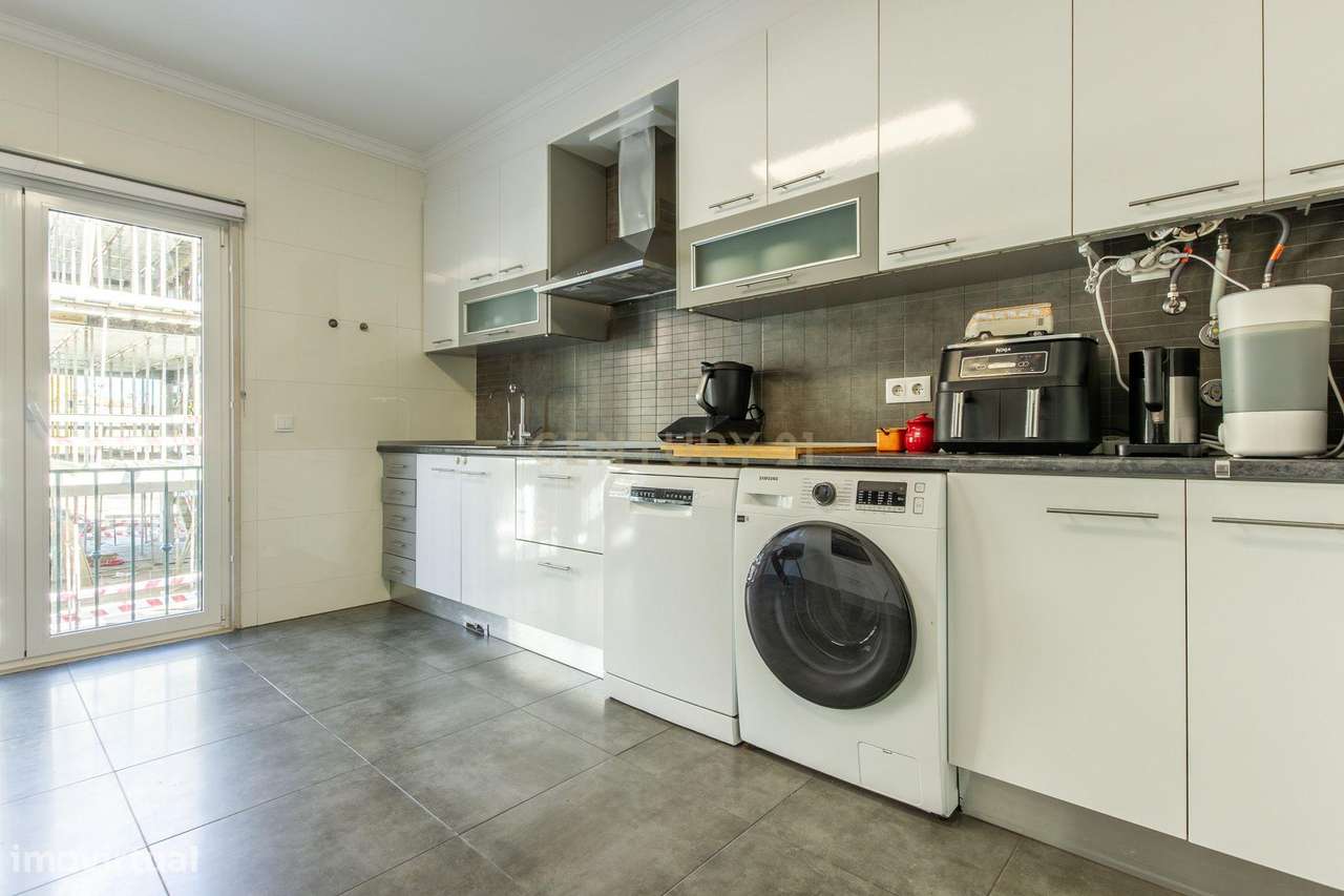 Apartamento T2 Renovado em Azeitão com lugar de parqueamento-8