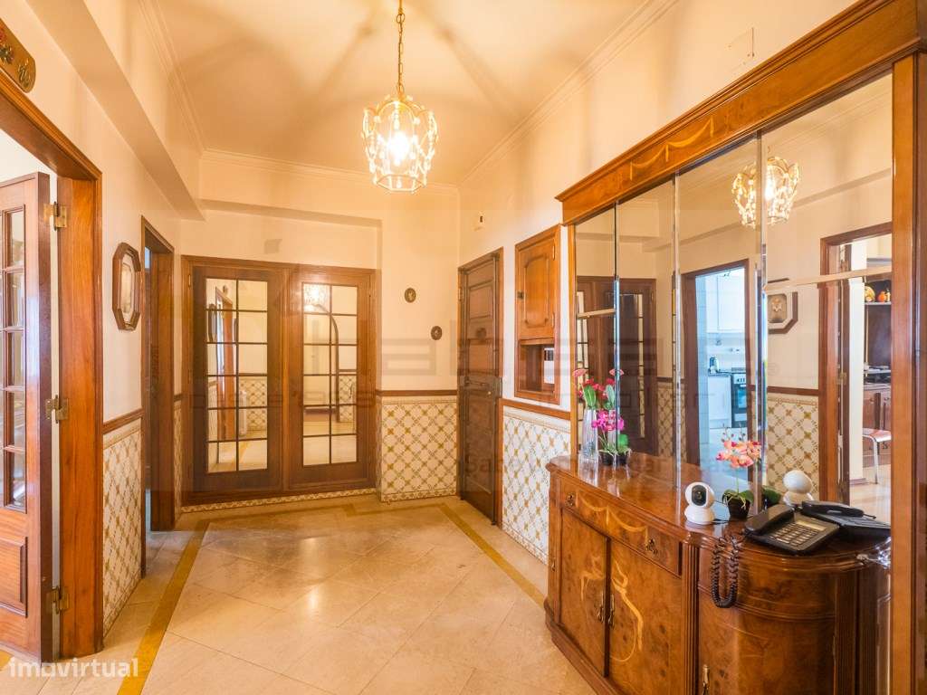 T4 com parqueamento e arrecadação a 2 min. do metro do Lumiar-15