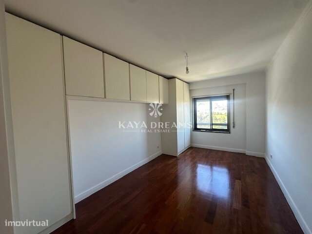 T6 para venda na Quinta Nova em Odivelas com 4 lugares de Parqueame...-12