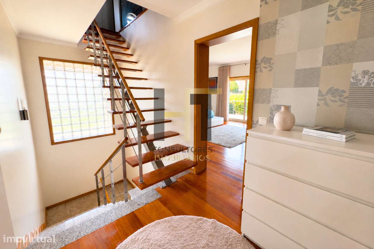 Moradia T3 | 4 Frentes | Piscina, Suite c/ Closet, Garagem 3 Carros |-23