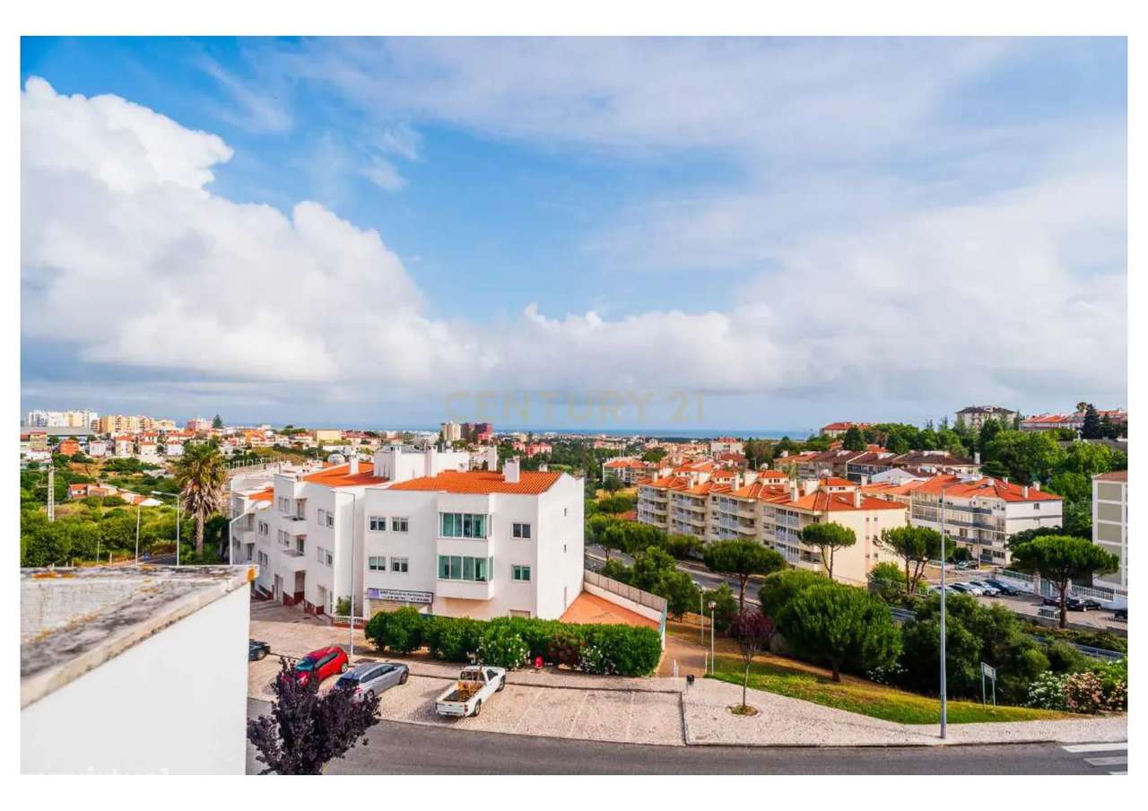 Duplex T3+3 com Vista Mar e Garagem Box – junto à praia e à A5-5