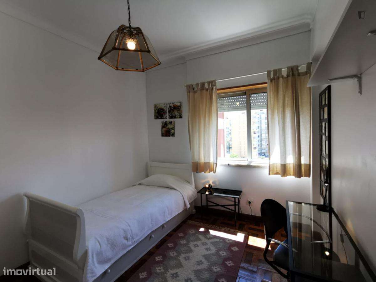 Quarto - localizado em Benfica Lisbon - Grande imagem: 5/10