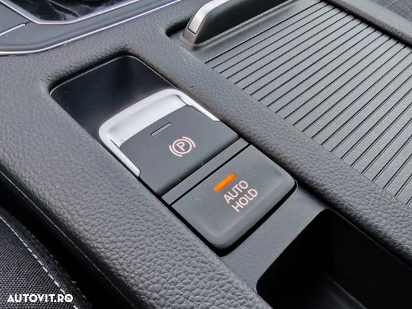 Volkswagen Passat Variant 1.6 TDI SCR DSG Comfortline - 31