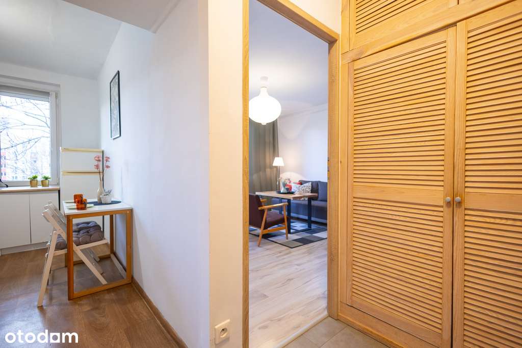 kawalerka z oddzielną kuchnią/Krzyki/Huby/balkon-7