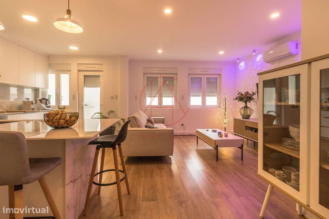 R/C de Moradia bi-familiar com quintal e garagem individual-13