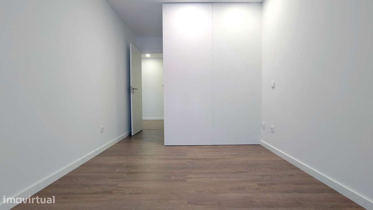 Último T3 de Último Piso, Garagem p/ 2 carros e Varanda | São João Ver-17