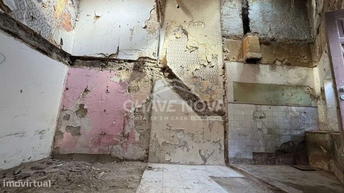 MORADIA T1 - PARA REMODELAR - FONTAINHAS-5