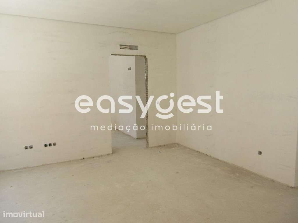 Apartamento T2 com Pátio a nível do R/C no centro de Peniche - Grande imagem: 2/12